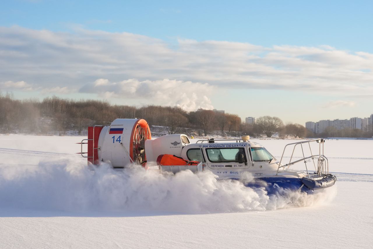 В Москве спасатели усилили патрулирование рек и водоемов